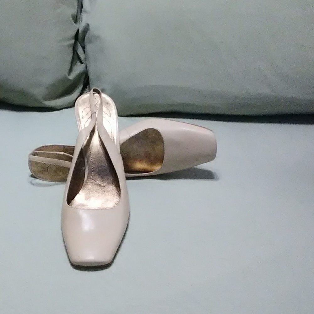 Shoes - Picture 2 of 4